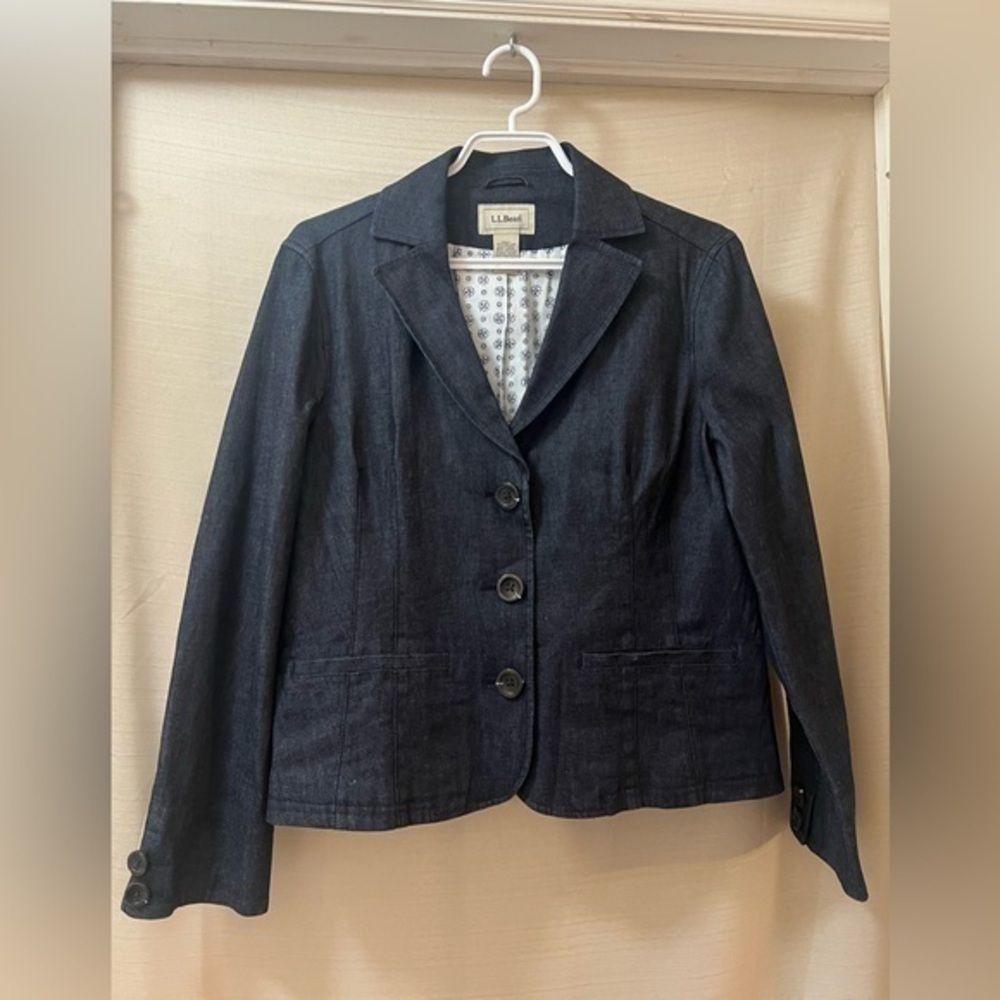 Classic L.l bean ladies denim wash blazer size 10 petite